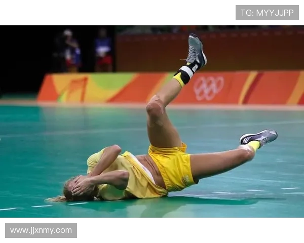 跳水运动的魅力与挑战：从技术解析到运动员心理素质的全方位探索